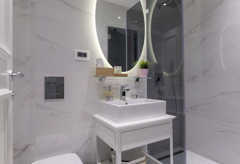 اتاق استاندارد یک نفره, Public House