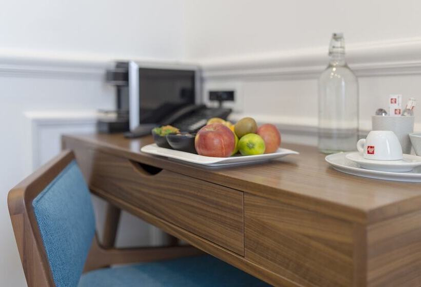 اتاق استاندارد یک نفره, Public House