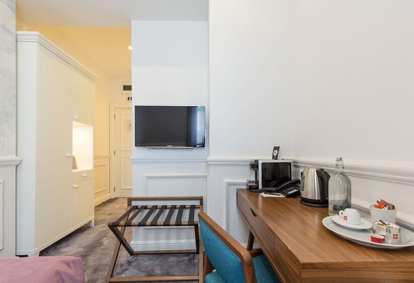 اتاق استاندارد یک نفره, Public House