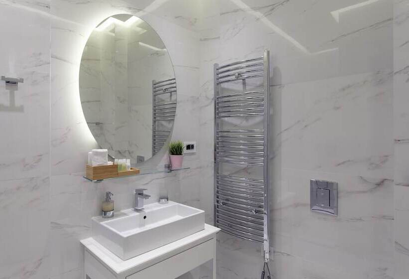 اتاق استاندارد, Public House