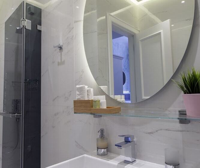 اتاق استاندارد, Public House