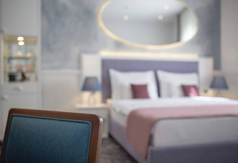 اتاق استاندارد, Public House