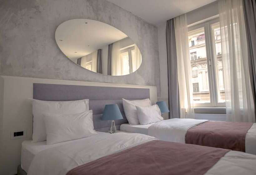 اتاق استاندارد, Public House