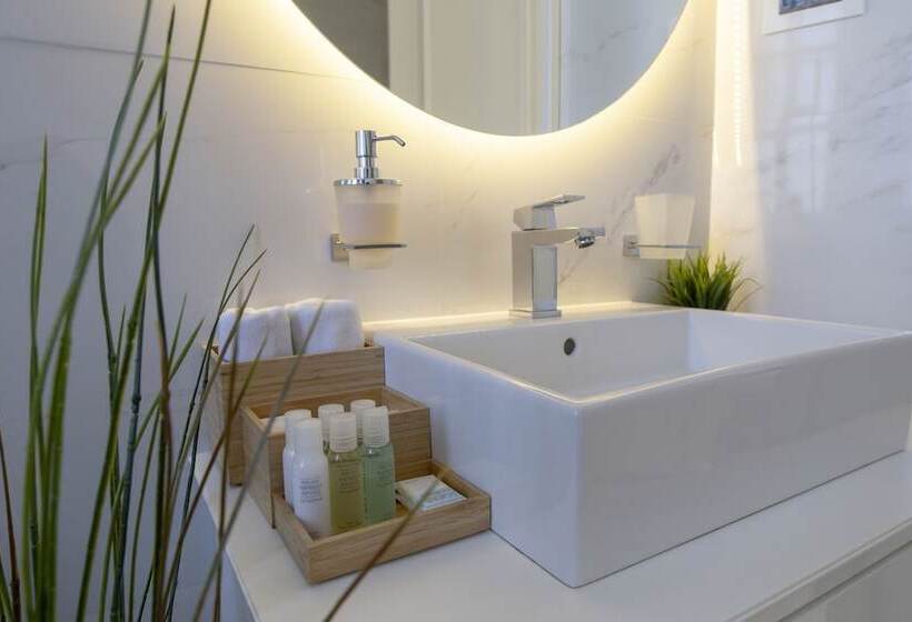 اتاق سوپریور, Public House