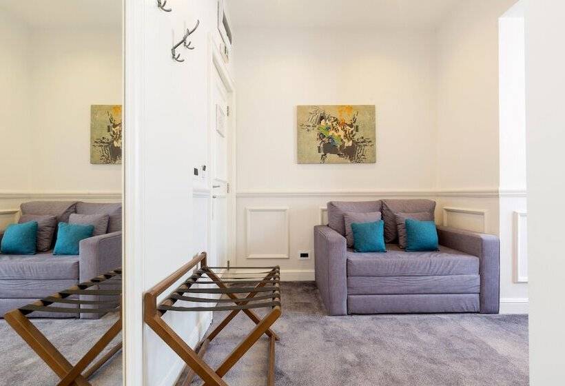 اتاق سوپریور, Public House