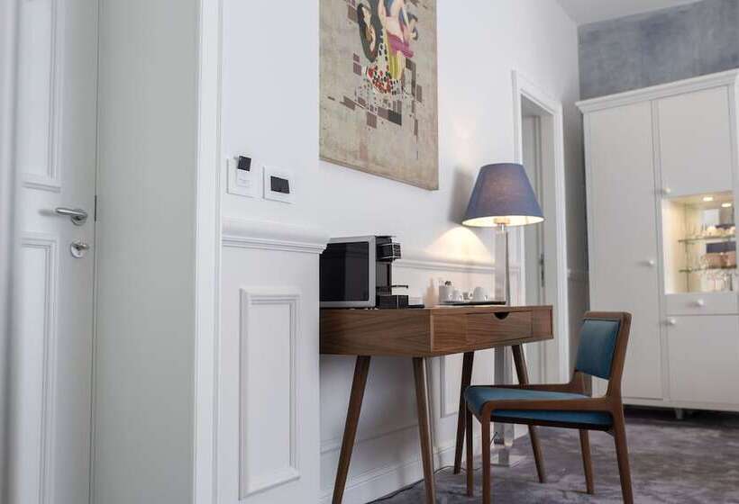 اتاق سوپریور, Public House