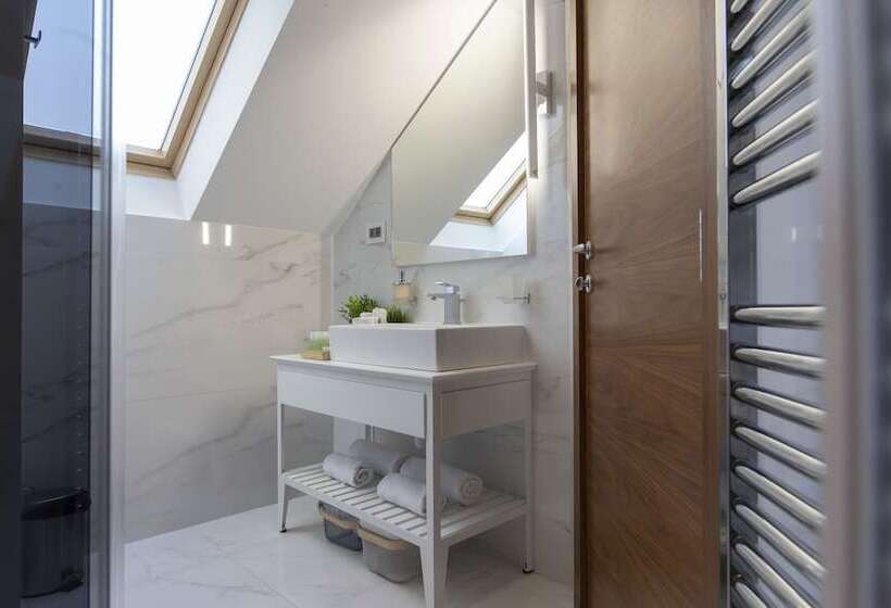 آپارتمان 2 خوابه, Public House