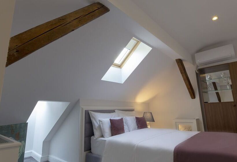 آپارتمان 2 خوابه, Public House