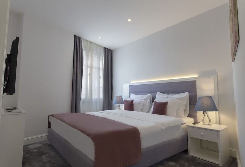 آپارتمان 2 خوابه, Public House