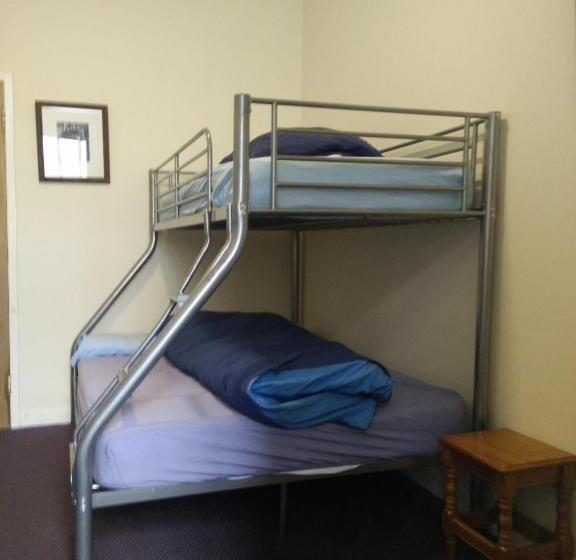 Семейный Номер, The Smugglers Hostel