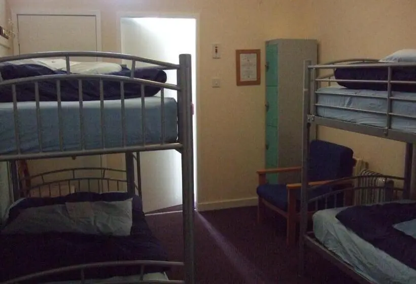 ファミリールーム, The Smugglers Hostel