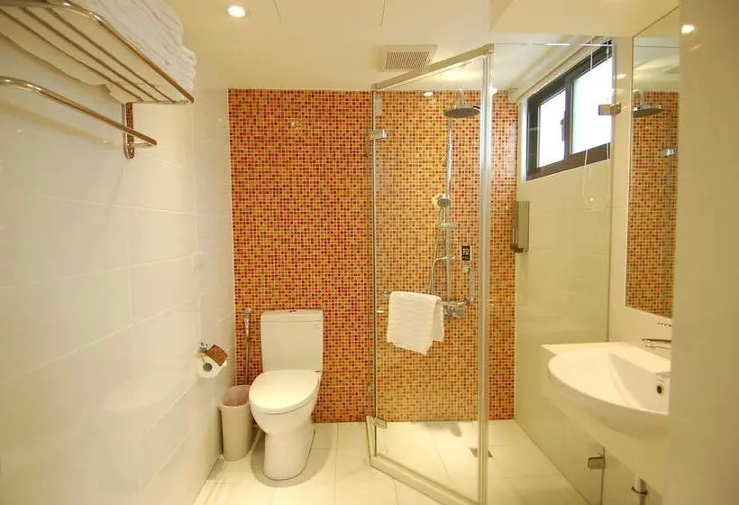 اتاق استاندارد چهار تخته, Season 5 Inn