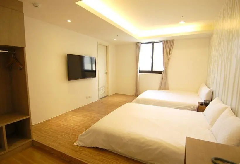 اتاق استاندارد چهار تخته, Season 5 Inn