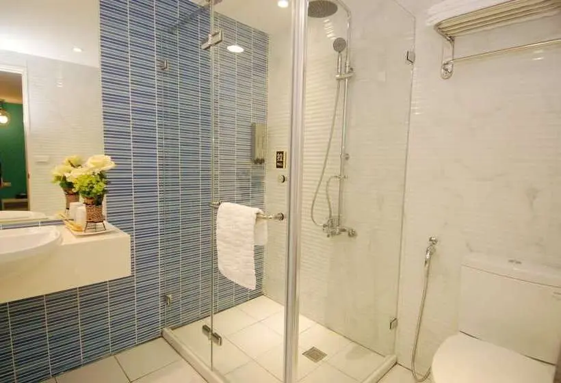 اتاق استاندارد چهار تخته, Season 5 Inn