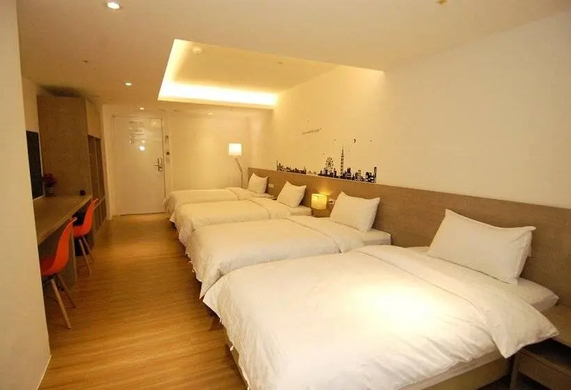 Economy Quadruple Room, Season 5 Inn