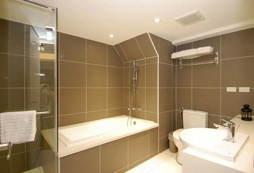 اتاق لوکس, Season 5 Inn