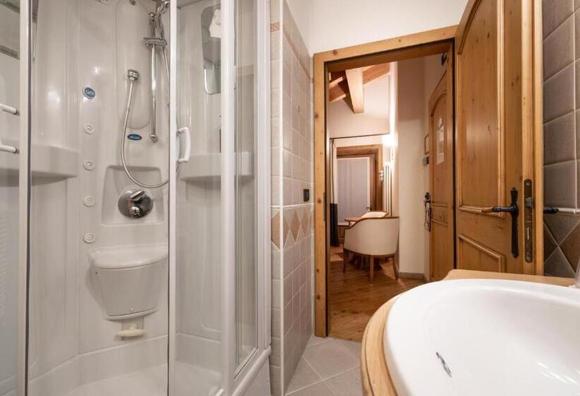 اتاق لوکس سه تخته, Camana Veglia