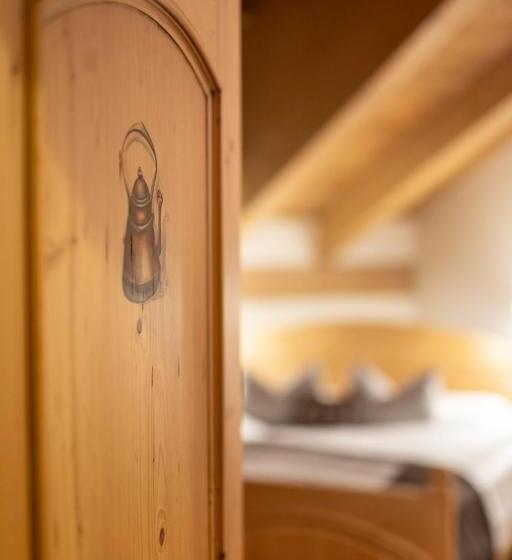 اتاق لوکس سه تخته, Camana Veglia