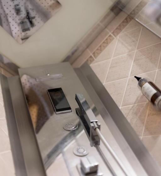 اتاق لوکس سه تخته, Camana Veglia