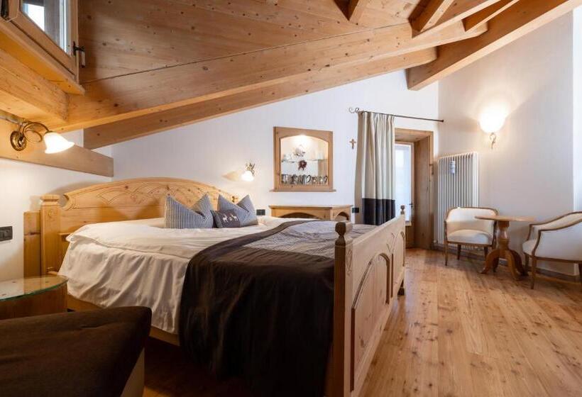 اتاق لوکس سه تخته, Camana Veglia