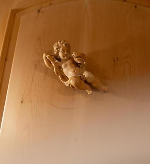 اتاق لوکس سه تخته, Camana Veglia