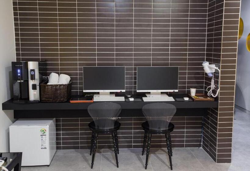 Quarto Estandar, Jerry S Planet