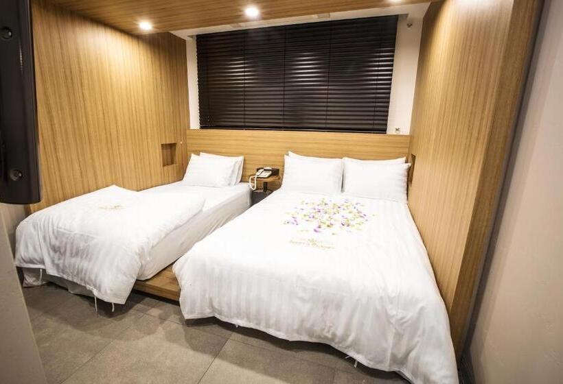 Quarto Estandar, Jerry S Planet