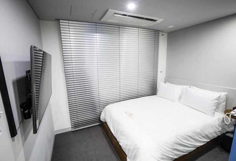 Quarto Estandar, Jerry S Planet