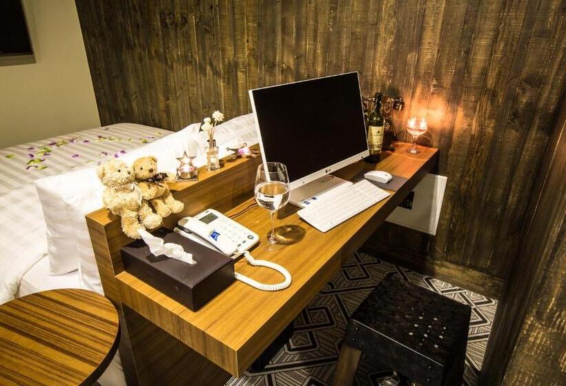 Quarto Estandar, Jerry S Planet