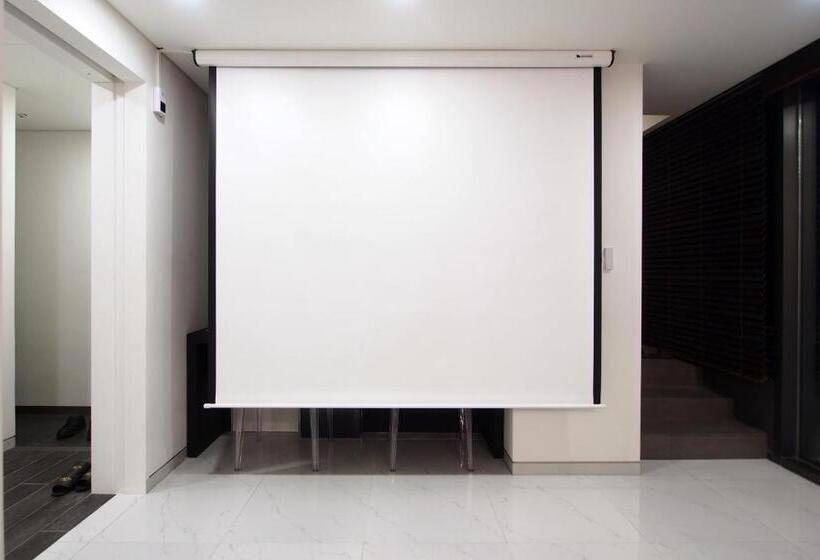 Suíte, Jerry S Planet