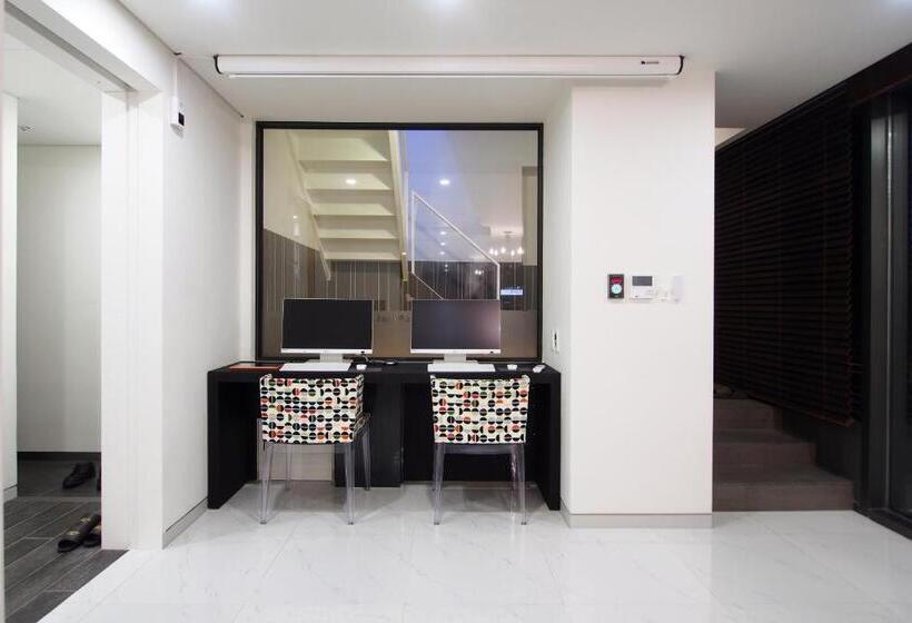 Suíte, Jerry S Planet