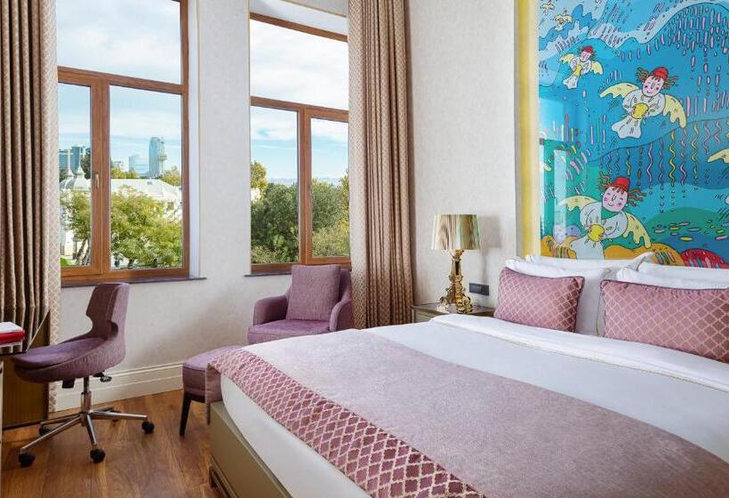 اتاق لوکس با تخت بزرگ, Art Gallery