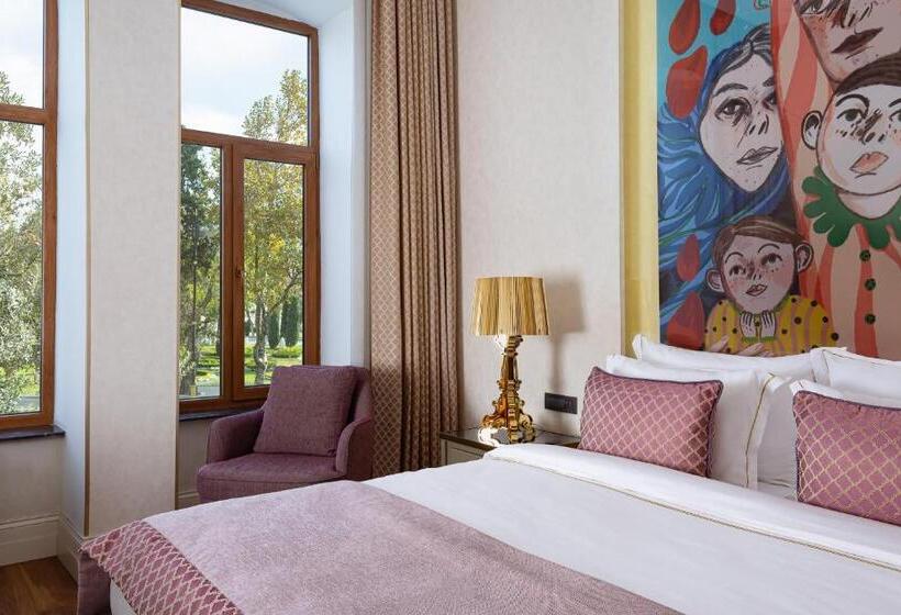 اتاق لوکس با تخت بزرگ, Art Gallery