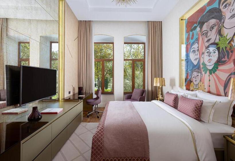 اتاق لوکس با تخت بزرگ, Art Gallery