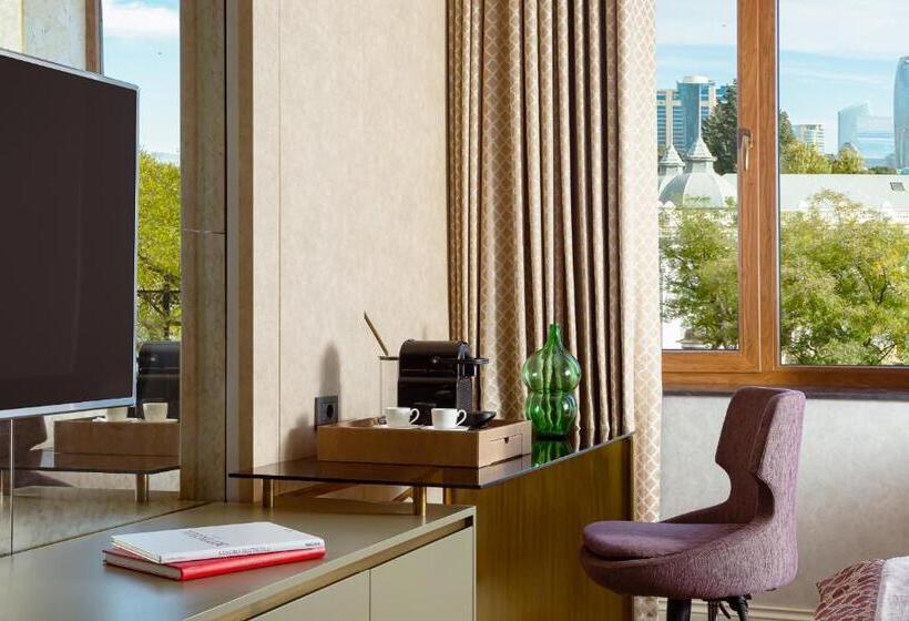 اتاق لوکس با چشمانداز دریا, Art Gallery