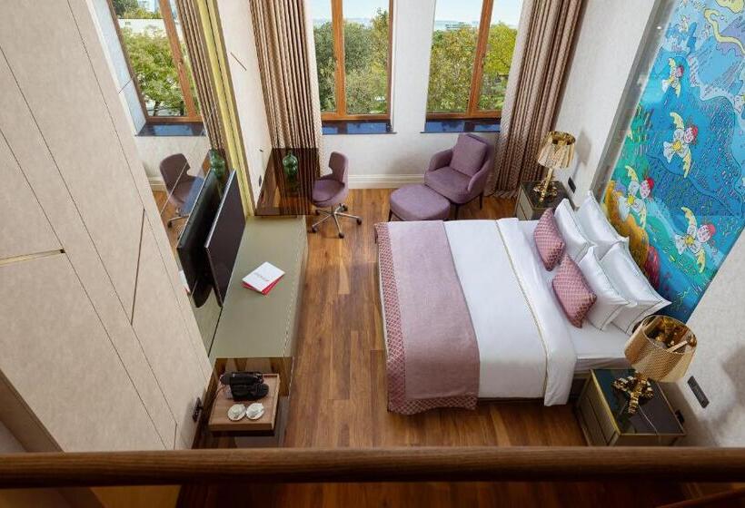 اتاق پنت هاوس, Art Gallery