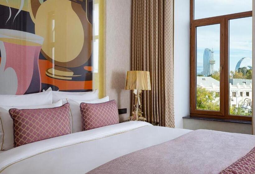 Deluxe Suite Sea View, Art Gallery