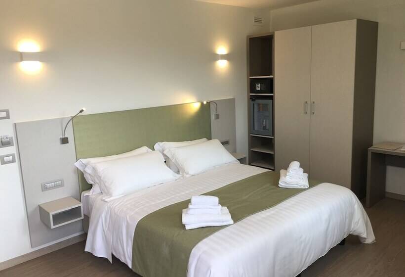 غرفة قياسية لذوى الاحتياجات الخاصة, Stele Di Nora