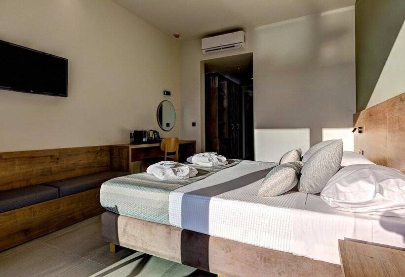 اتاق استاندارد سه تخته با چشمانداز استخر, White Olive Elite Laganas