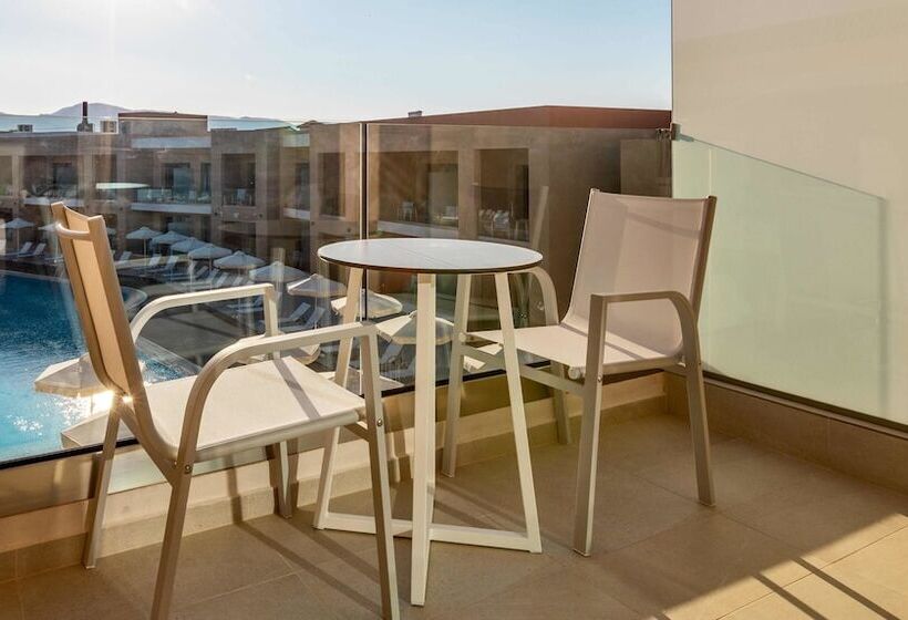 اتاق استاندارد سه تخته با چشمانداز استخر, White Olive Elite Laganas