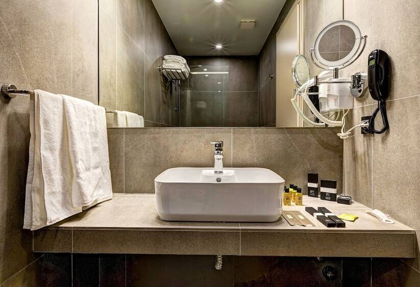 اتاق استاندارد سه تخته با چشم‌انداز استخر, White Olive Elite Laganas