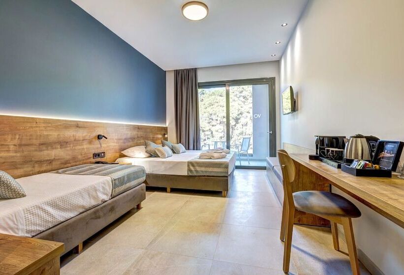 اتاق استاندارد سه تخته با چشمانداز استخر, White Olive Elite Laganas