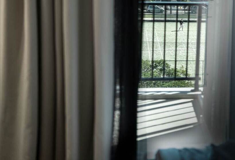 غرفة كلاسيكية مطلّة علي البحر, 31 Doors