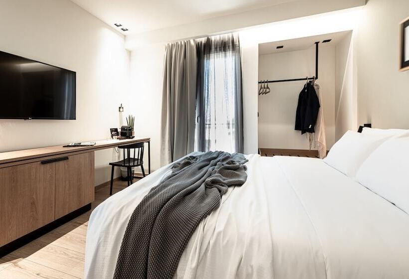 غرفة كلاسيكية مطلّة علي البحر, 31 Doors