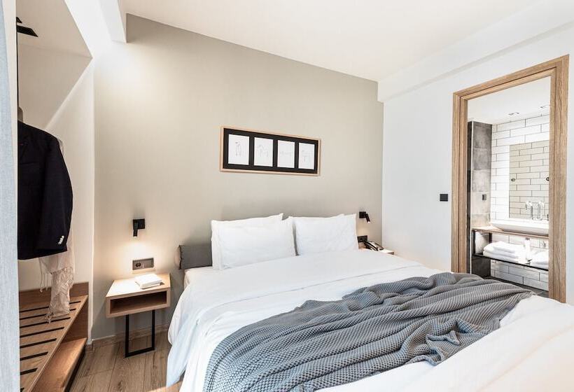 غرفة كلاسيكية مطلّة علي البحر, 31 Doors