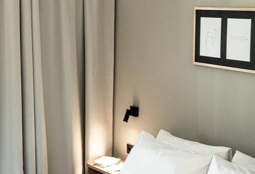 جناح عائلي, 31 Doors