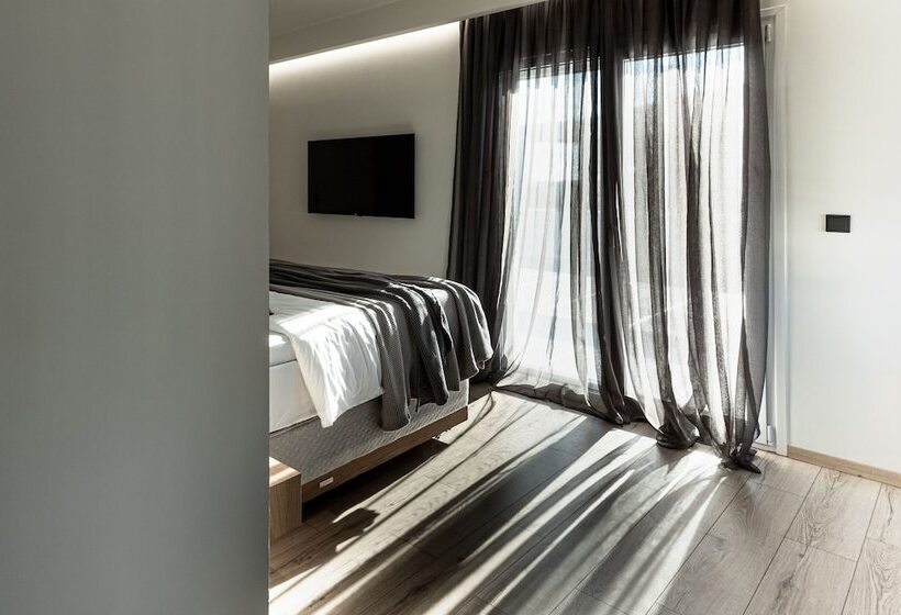 غرفة دور أخير, 31 Doors