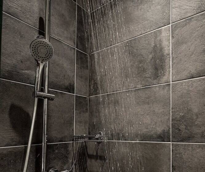 غرفة كلاسيكية, 31 Doors