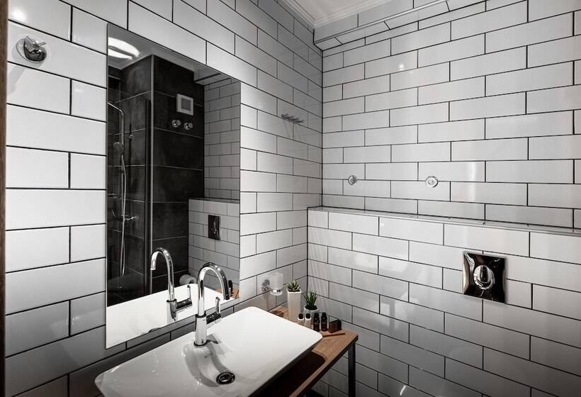 غرفة كلاسيكية, 31 Doors