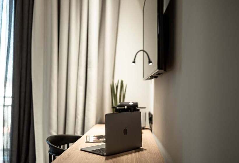 غرفة كلاسيكية, 31 Doors